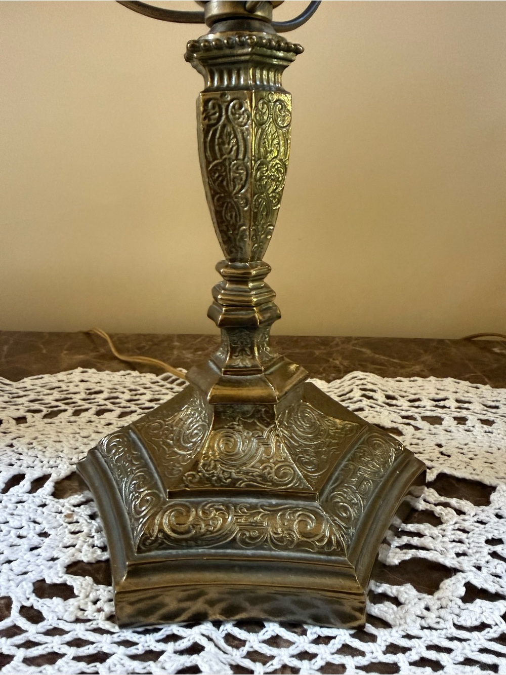 VTG Fenton 1995 Kristen’s Floral Handpainted Student Lamp Medallion Collection - Picture 7 of 14